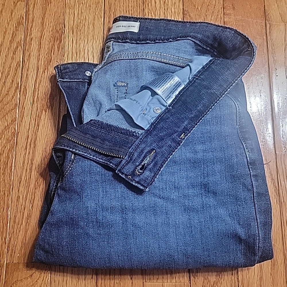 Signature levi Strauss high rise skinny jean waist 30 inches